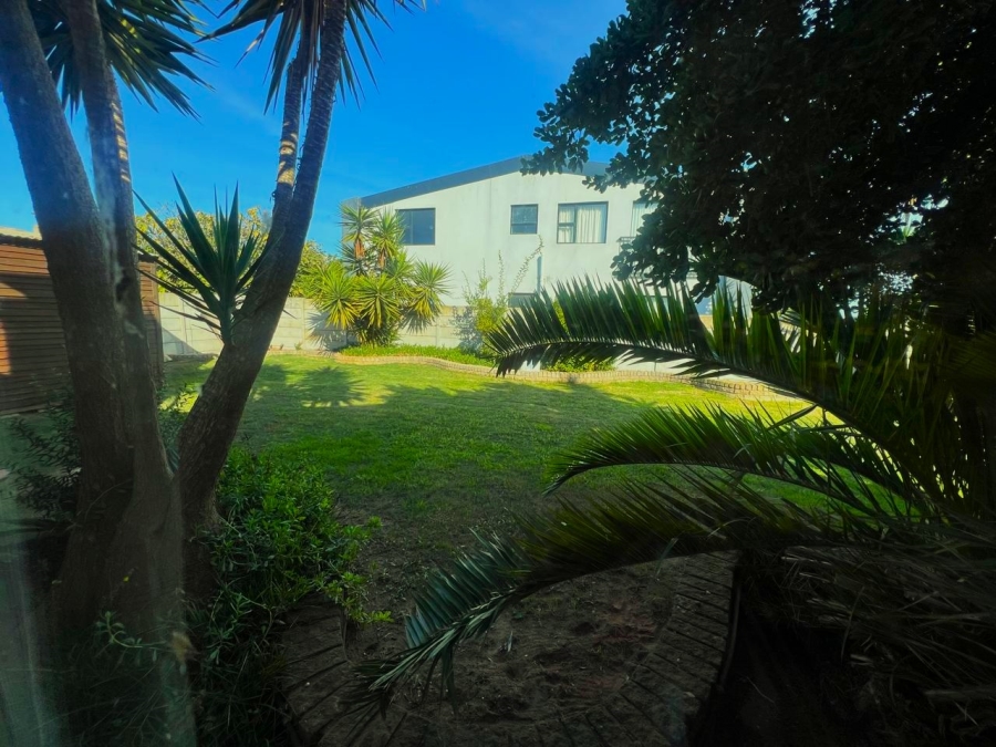 4 Bedroom Property for Sale in Britannia Bay Western Cape